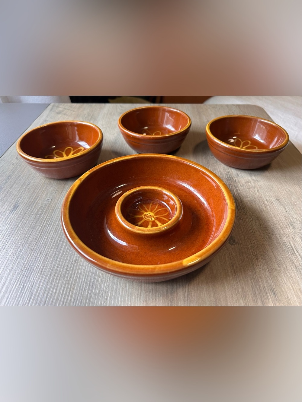 Set 4 Williams Sonoma Pottery Brown Glaze Yellow Flower Appetizer Dish & 3 Bowls